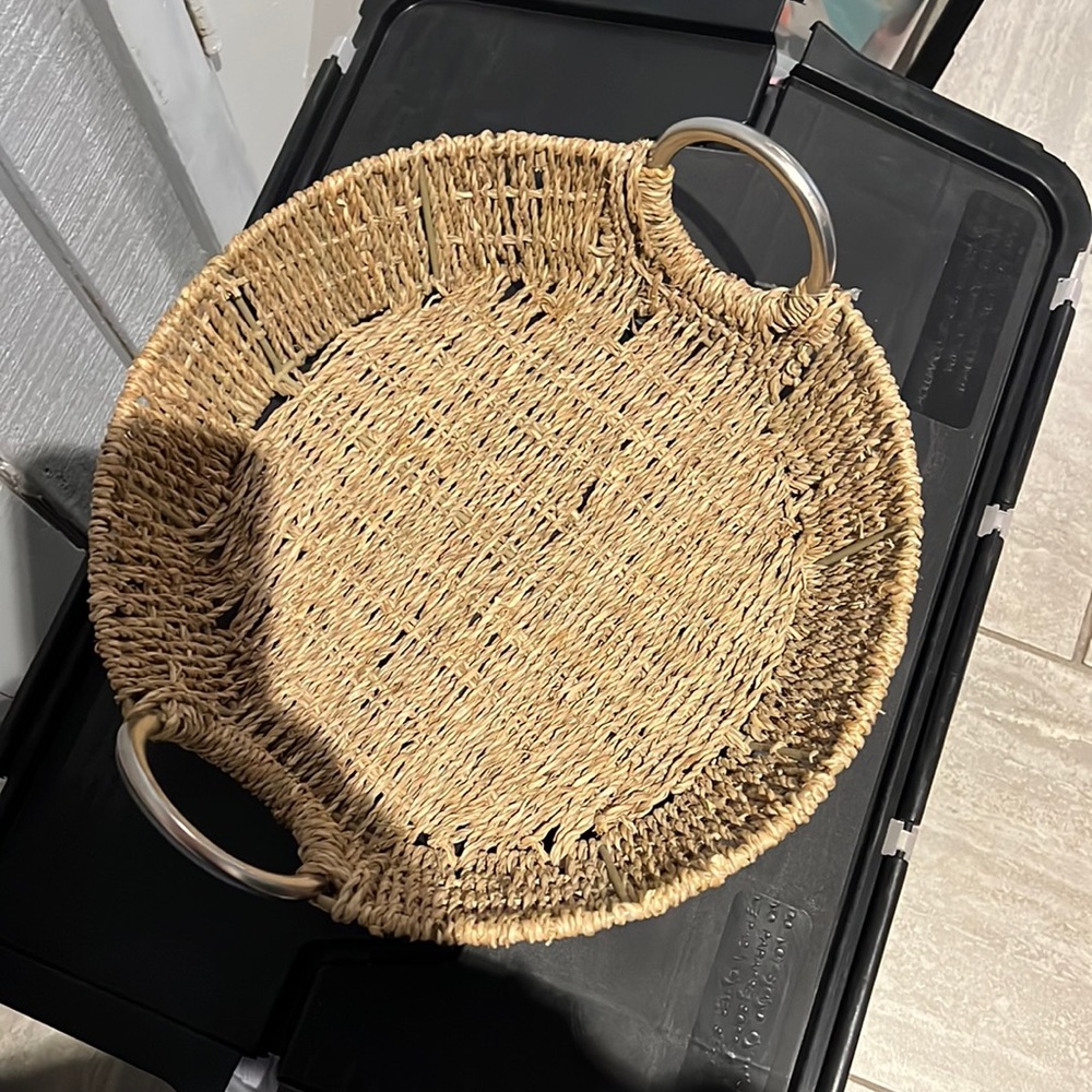 Woven basket for table top accessories